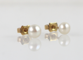 Oorknoppen 18 karaat goud met bouton parel