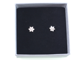 Gouden 18 karaat oorknoppen bloem met diamant