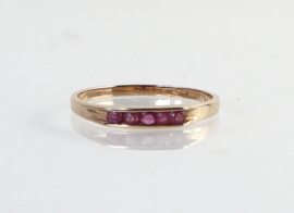 Gouden ring met robijnen, rijring