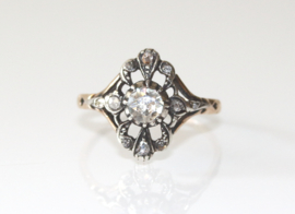 Antieke goud en zilveren ring met roosdiamanten