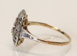 Mooi opengewerkte Art Deco gouden ring met diamanten