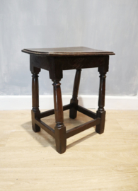 Antieke Engels krukje, Jointstool 17e eeuw