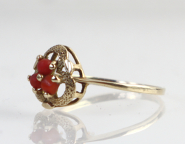 Vintage gouden ring met bloedkoraal