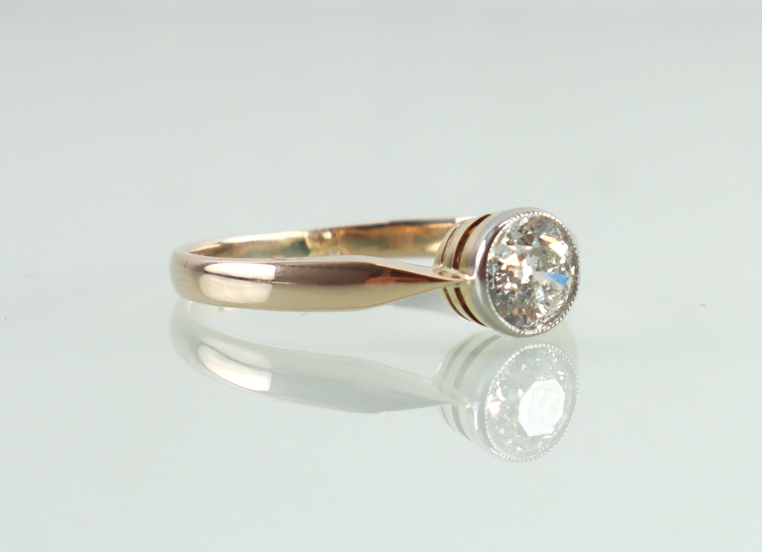 Antieke gouden ring oud slijpsel diamant 0,8 ct