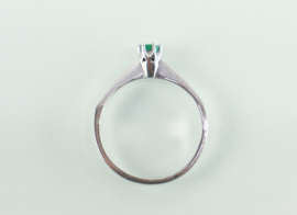 Vintage witgouden ring met smaragd