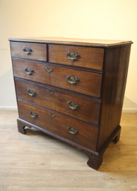 Antieke Engelse commode, 18e eeuw