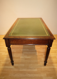 Antieke Engelse schrijftafel