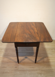 Antieke Pembroketafel, sidetable.