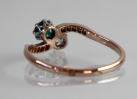 Antieke Art Deco roségouden slagring met oudslijpsel diamant en smaragd