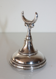 Set antieke zilveren ringenstandaards, 19e eeuw.