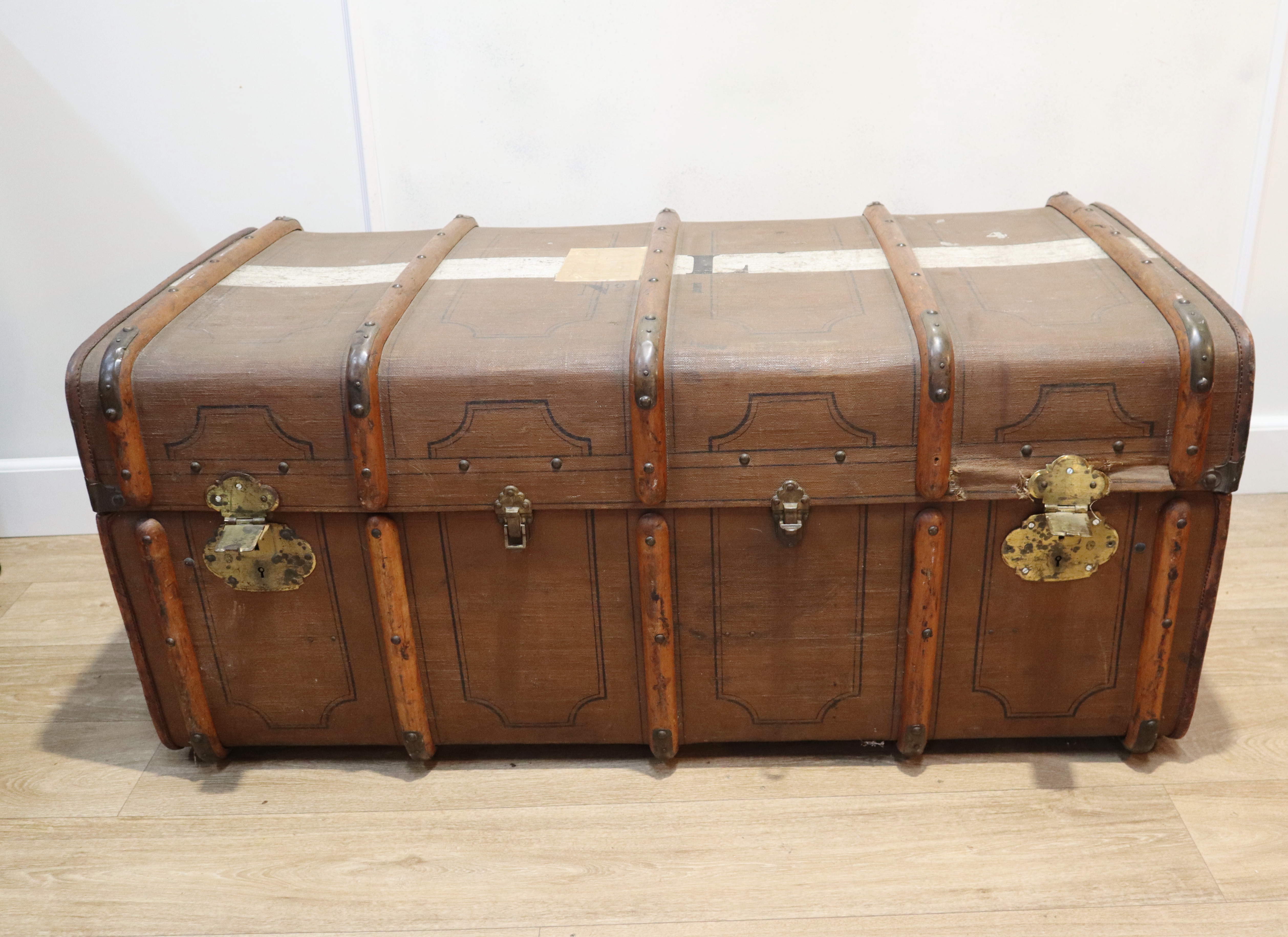 Grote antieke hutkoffer