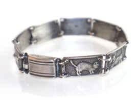 Vintage zilveren armband met katten en honden.