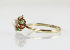 Gouden ring met parel en groen emaille