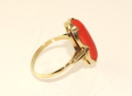 Vintage 14 karaat gouden ring met cabuchon geslepen bloedkoraal