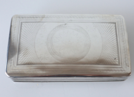 Antieke zilveren tabaksdoos met guilloche decor, 1848