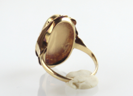 Antieke gouden ring met opaal