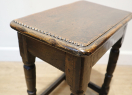 Antieke Engels krukje, Jointstool 17e eeuw