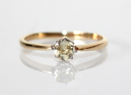 Antieke gouden solitairring met oudslijpsel diamant
