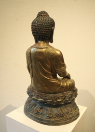 Bronzen boeddha bhumisparsha mudra