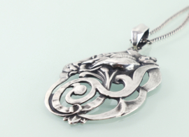 Grote zilveren Jugendstil hanger roos aan collier