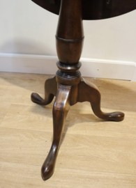 Antieke Engelse tilttoptafel