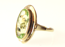 Bijzondere vintage gouden ring met annagroen-glas