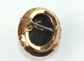 Antieke gouden broche met valkenoog en zaadparels.