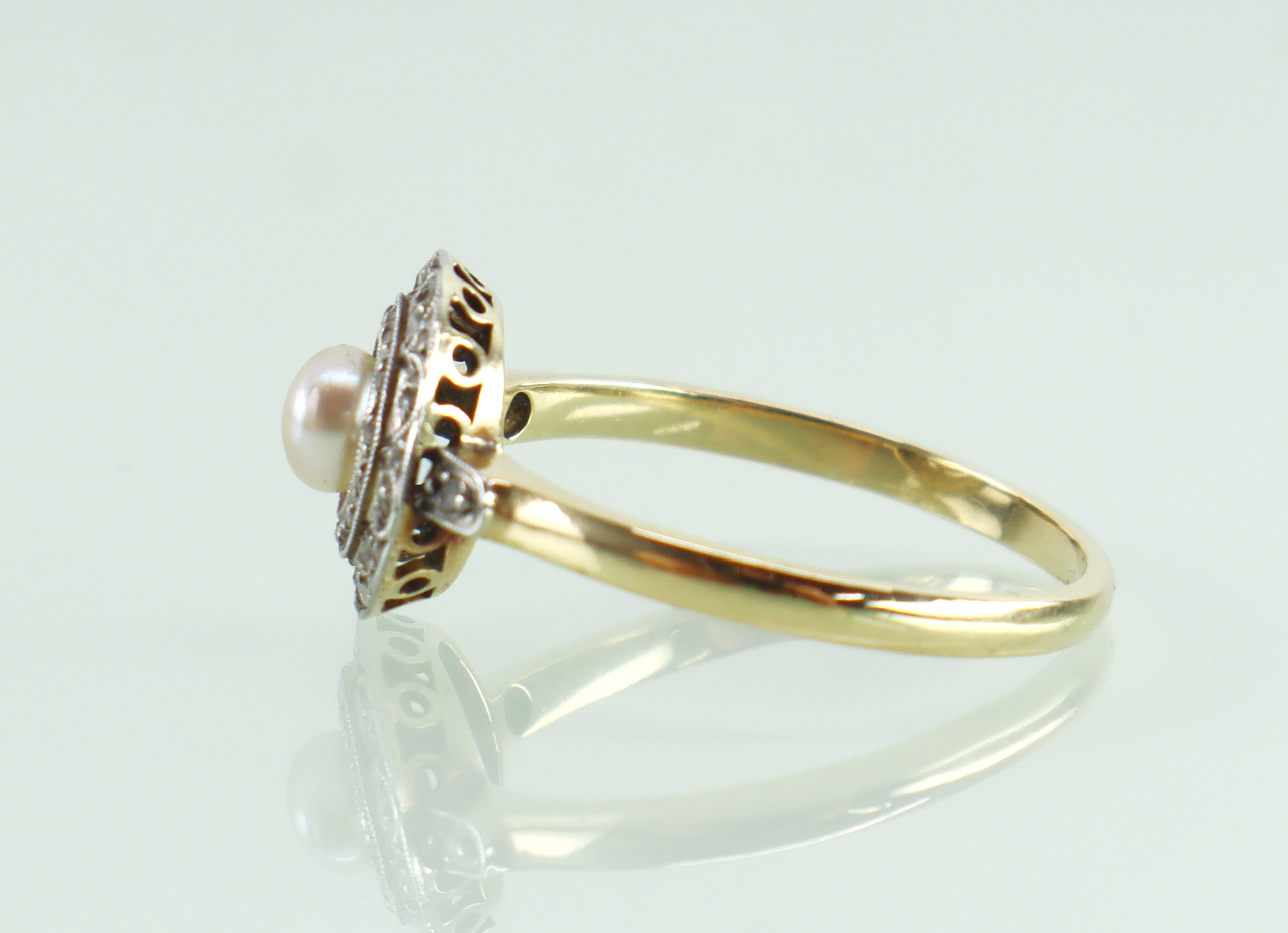 Antieke Franse gouden ring met parel en roosdiamanten