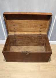 Antieke koloniale reiskist