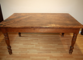 Antieke tafel