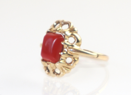 Antieke gouden opengewerkte ring met carneool