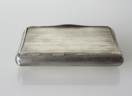 Antieke zilveren tabaksdoos met ribbeldecor, 1829
