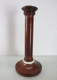 Set antieke houten kandelaars