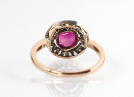 Antieke roségouden ring met robijn en diamantjes