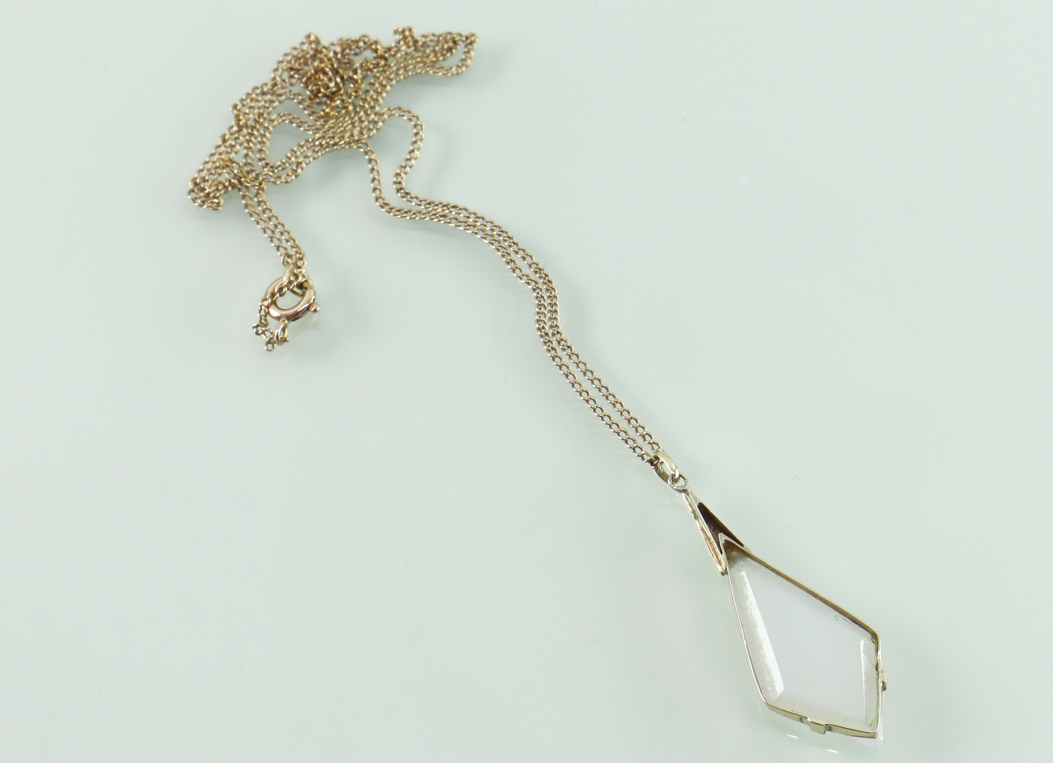 Art Deco gouden hanger maansteen aan collier