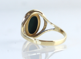 Gouden ring met cabochon malachiet