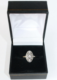 Antieke Art Deco 18 kt witgouden en platina ring met oudslijpsel diamanten