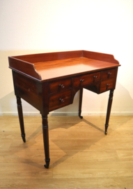 Antiek Engels schrijftafeltje, sidetable
