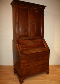 Antiek Engels bureau met boekenkast