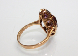 Antieke gouden ring met ruitgeslepen amethisten