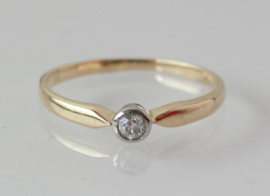 Antieke gouden solitairring met oudslijpsel diamant