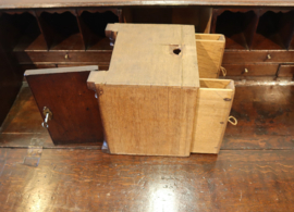 Antieke Engelse secretaire