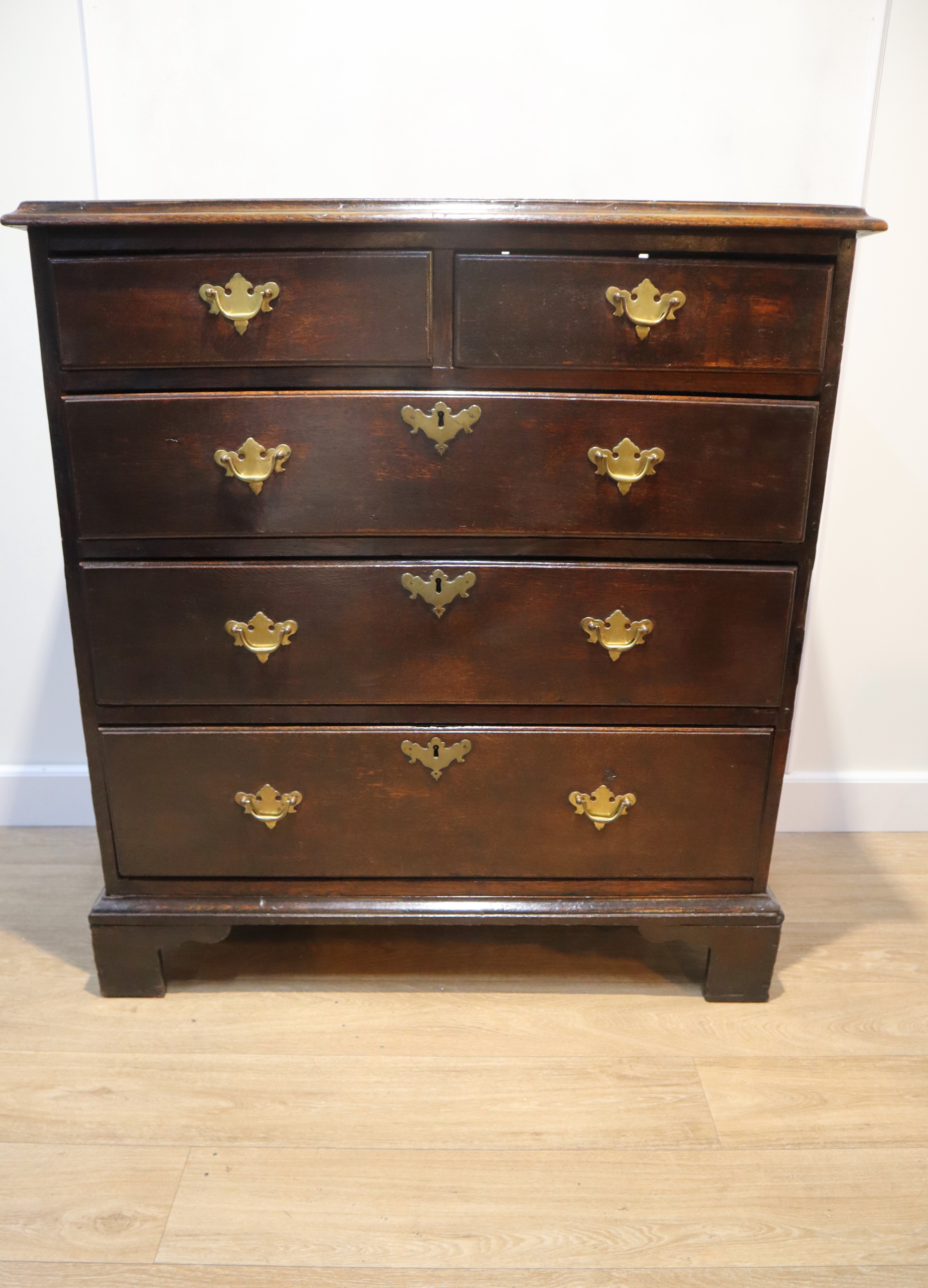 Antieke Engelse commode, 18e eeuw