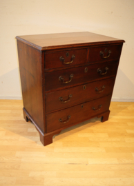 Antieke Engelse commode, 18e eeuw