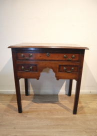Antiek Engels wandtafeltje, lowboy 18e eeuw
