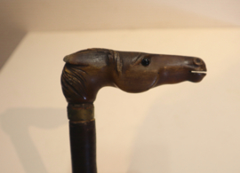 Antieke wandelstok met handvat paard