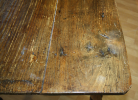 Antieke grenen tafel