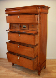 Antieke  chiffonière met bureau