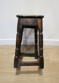 Antieke Engels krukje, Jointstool 17e eeuw