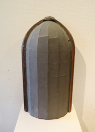 Antiek beeldenkastje